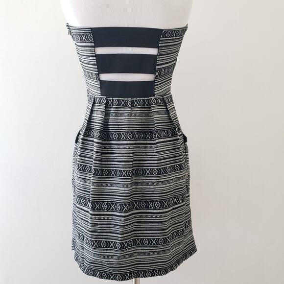 Ya Los Angeles Strapless Black & White Mini Dress Pockets Pleated Medium - Picture 3 of 8